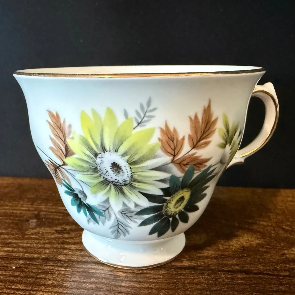 Queen Anne Bone China Tea Cup Floral - Picture 6 of 11
